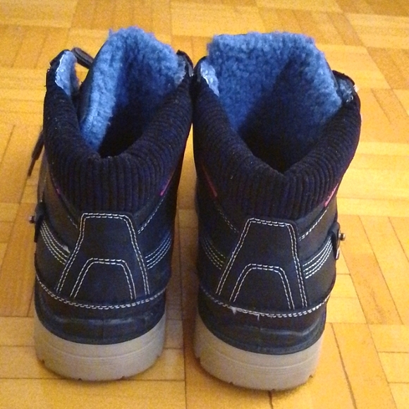 Black women's size 7 winter shoes - Picture 3 of 5